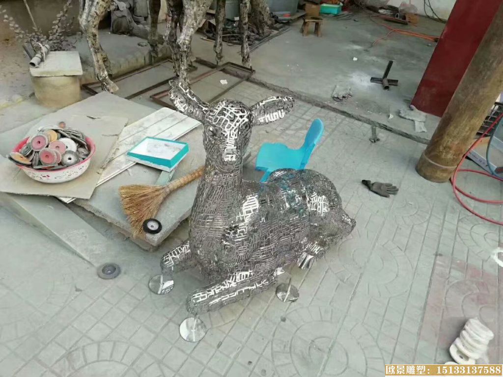 不锈钢镂空梅花鹿雕塑2