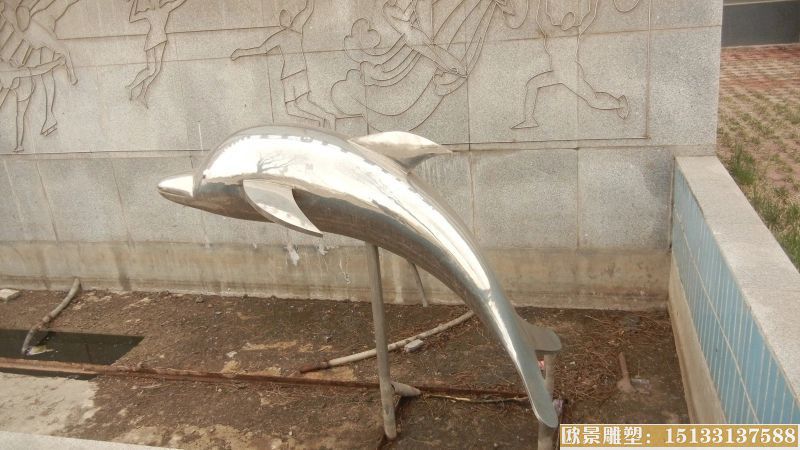 不锈钢原色金鱼雕塑3