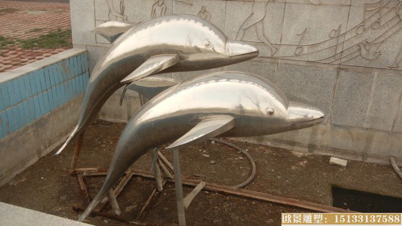 不锈钢原色金鱼雕塑4