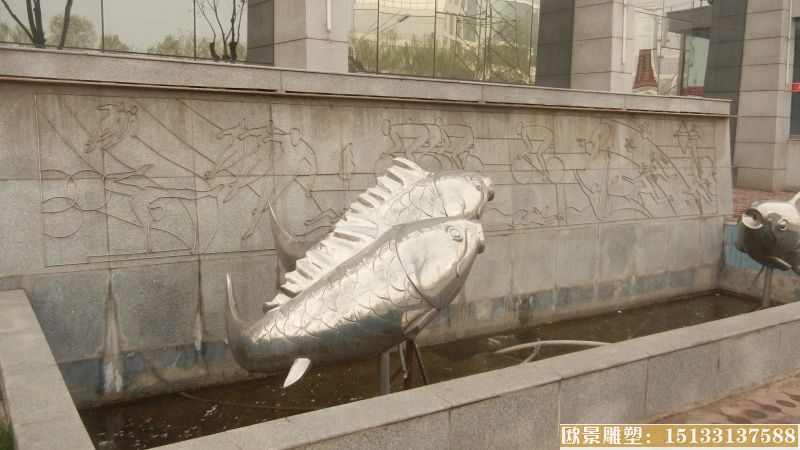不锈钢原色金鱼雕塑6