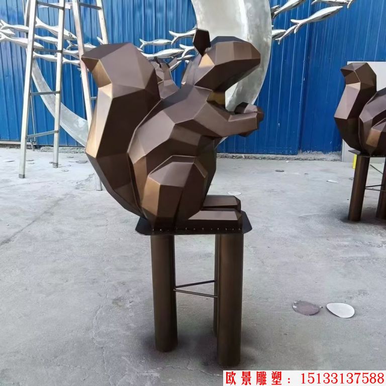 不锈钢仿铜切面松鼠雕塑，几何动物松鼠2