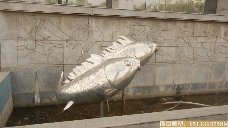 不锈钢原色金鱼雕塑 水景小鱼雕塑 立体圆雕鱼雕塑厂家定制